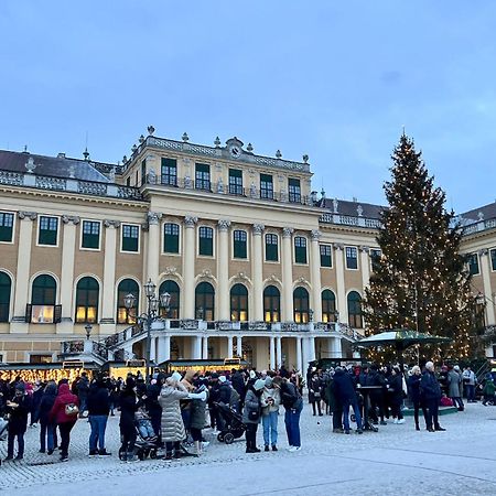 Regal Retreat Intimate Elegance Near Schoenbrunn Palace Vienna Esterno foto
