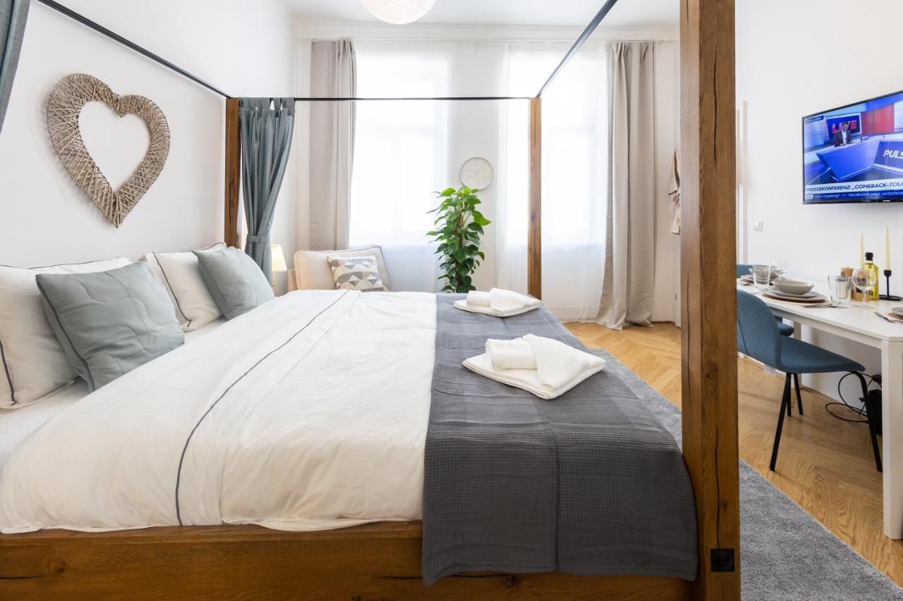 Regal Retreat Intimate Elegance Near Schoenbrunn Palace Vienna Esterno foto