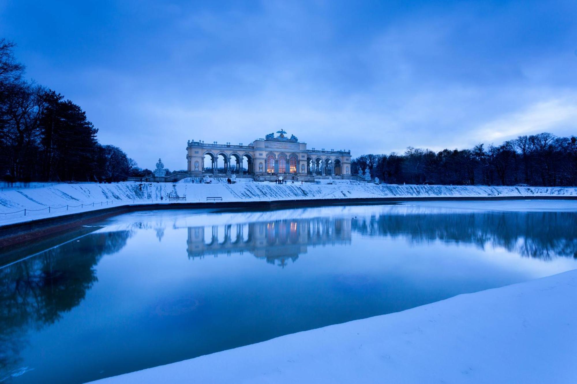 Regal Retreat Intimate Elegance Near Schoenbrunn Palace Vienna Esterno foto